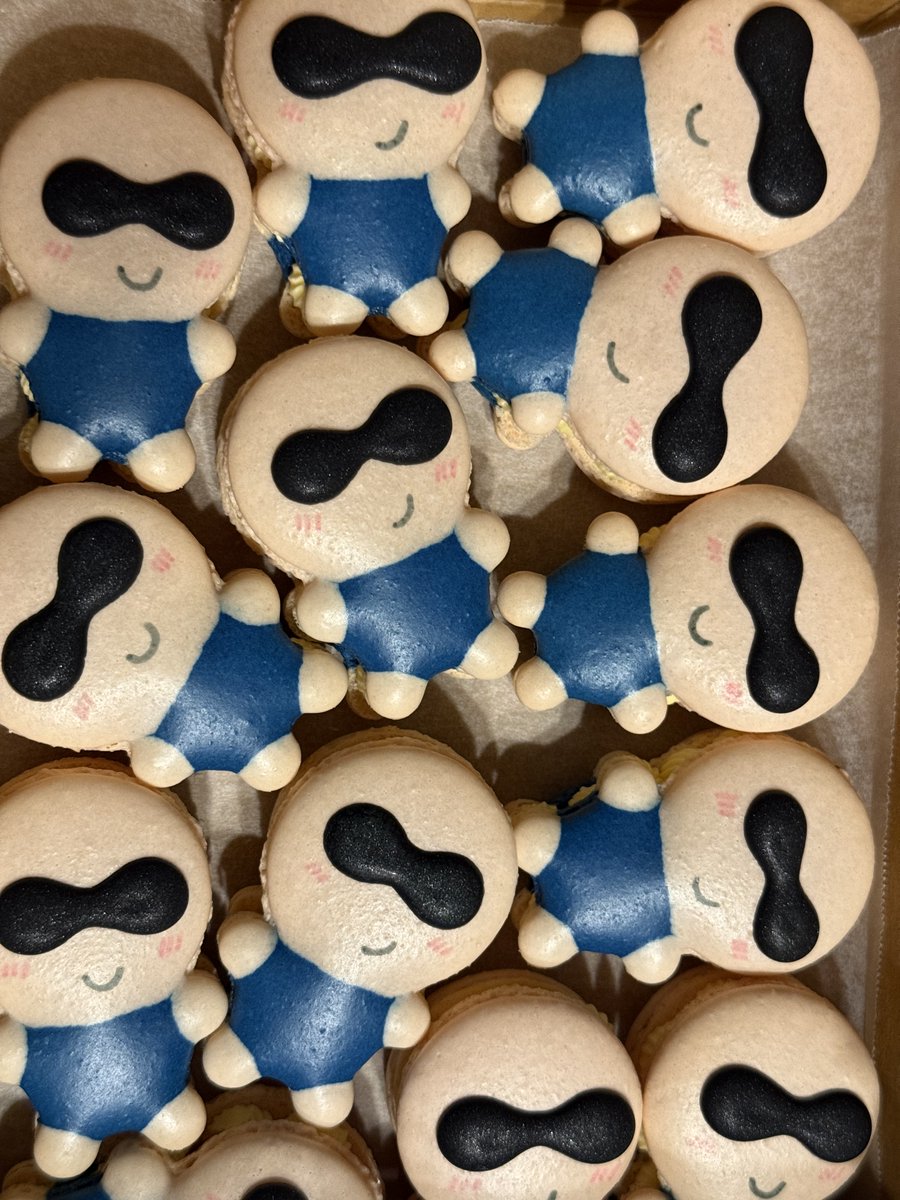 oliverw's tweet image. The amazing Yin got me little “Oli with Apple Vision Pro” macarons for my birthday :-D #SpatialComputing #AppleVisionPro  #visionOS