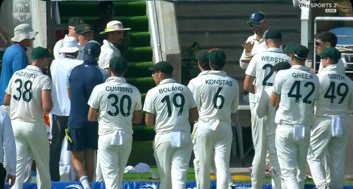 anmolr14's tweet image. Dream bowling figure on his 100th test match by Mitchell Starc, WI all out just on 27, Starc destroy the top order of WI 7.3-4-9-6 🥶
Superb hat-trick by Scott Boland 👏
ICC should stop to play the Test Cricket for West Indies, they don't deserve to play. #WIvAUS #MitchellStarc
