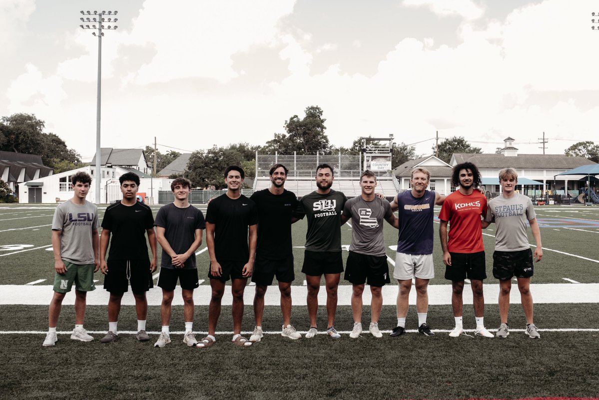 tgrussolino's tweet image. These guys came to work!! Another great group training session in the books. Love watching these young men learn, compete, and build relationships. Let's keep it going fellas! 💪🏼💪🏼
If you're interested in attending our next session, shoot me a message!
#Kicker #Punter…