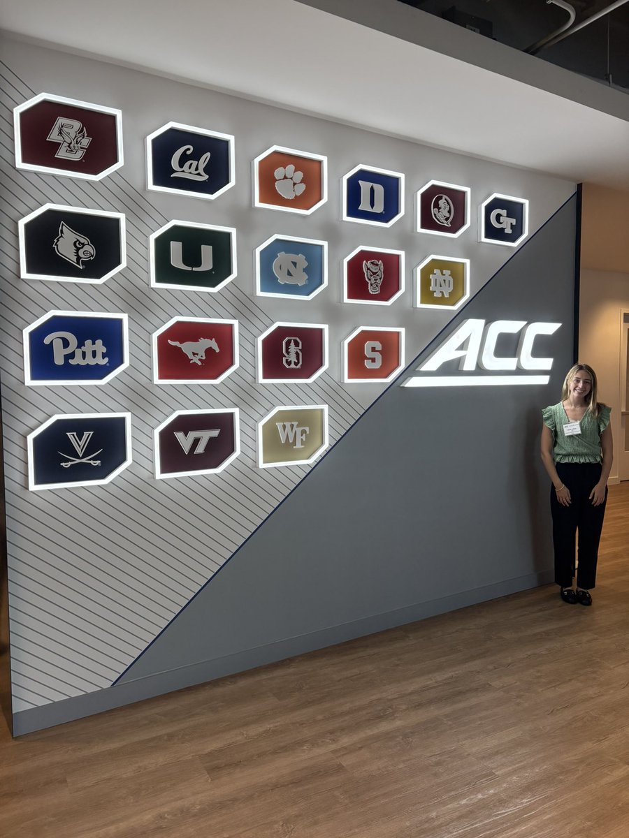 Pitt_TF_XC's tweet image. Anna at the ACC Career Trek 💼
@annacohen_ took part in the 2025 @theACC Career Trek where she was able to explore career paths, network with professionals and gain a behind the scenes look into the workforce. Way to go Anna!