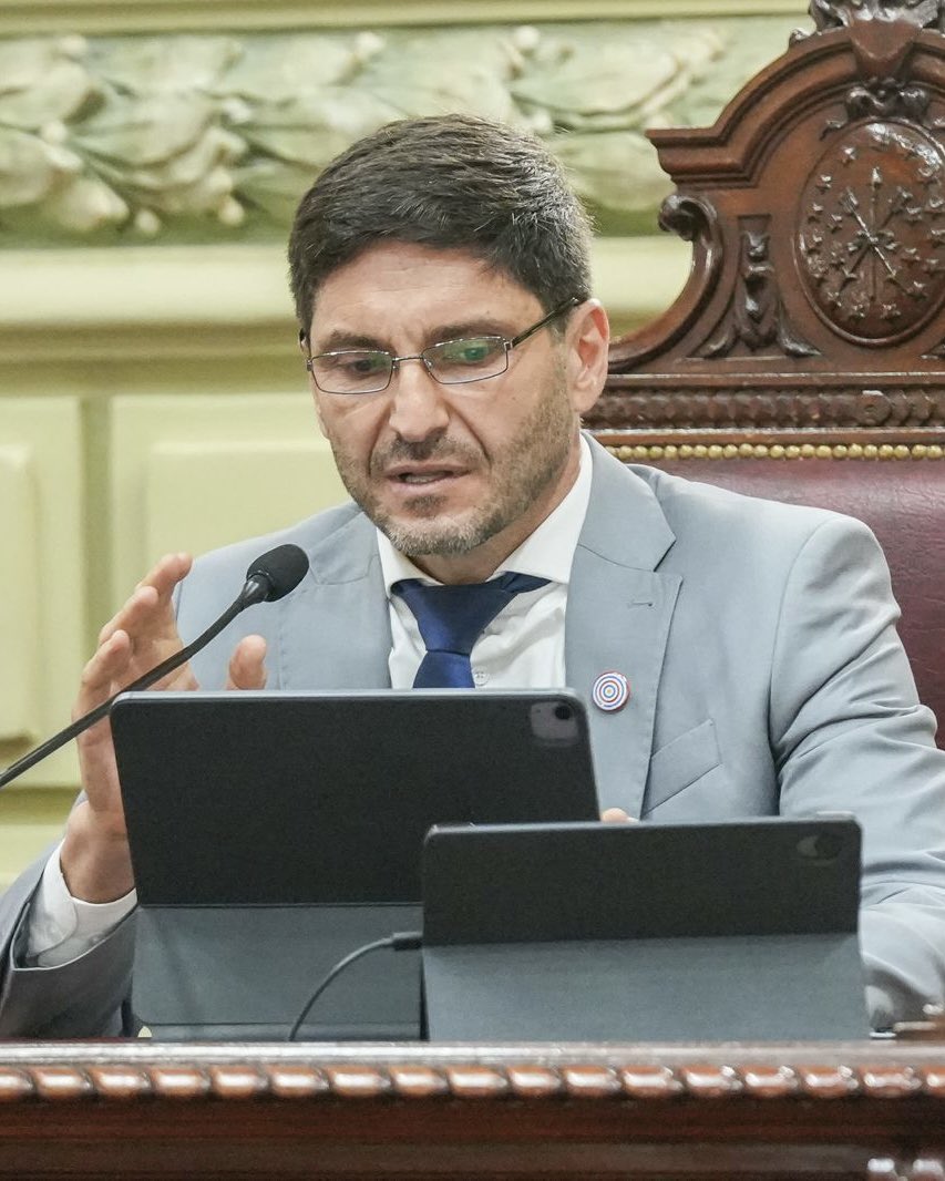 ¡Un día histórico! Hoy los santafesimos comenzamos a reformar nuestra Constitución después de 60 años.

Felicitaciones a mi amigo <a href="/felipemichlig/">Felipe Michlig</a>, elegido para presidir la Convención constituyente. A través del diálogo y el consenso, Santa Fe tendrá la mejor Constitución del país.