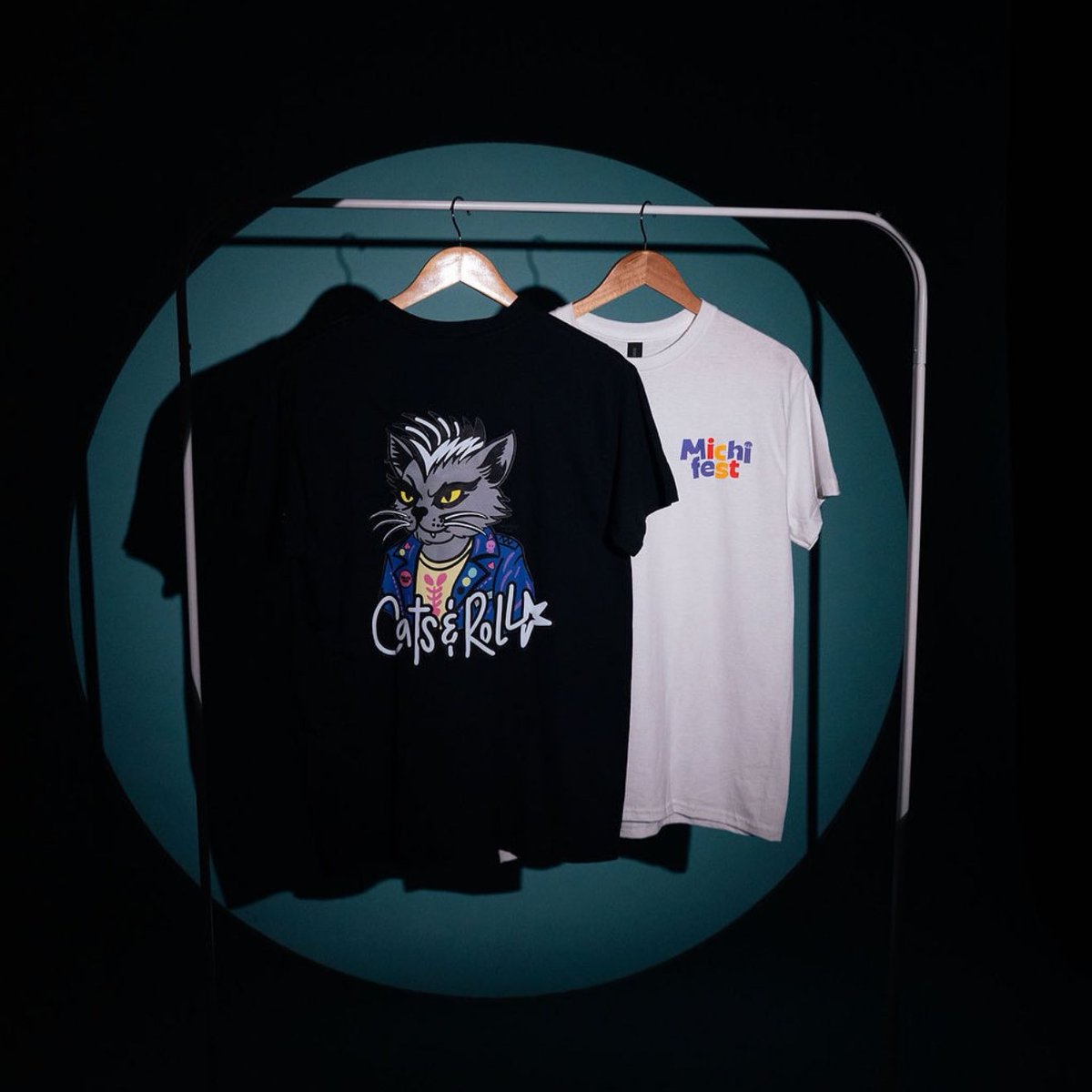 cokastar's tweet image. ADIVINEN BANDAAAAAAA 🤙🏼☺️
Ya está en pre-venta el merch del MICHI-FEST 2025 🥰🤗 diseñado por su servidora! 🤭🤭
Corraaaan a instagram.com/michifestpanama y no se queden sin su tote o su tshirt 🥰😇