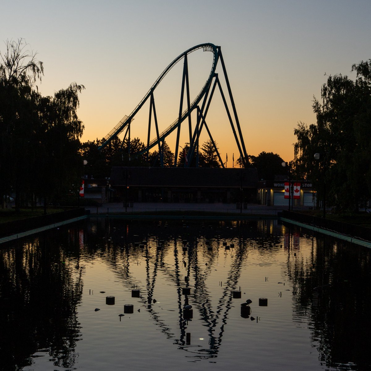 😮 Join our #SunriseTour and climb to the top of #WonderMountain, explore behind the scenes of #YukonStriker and #Leviathan, and take in epic views before the gates open.😍  

Check out all the details and plan an epic morning adventure 👉 bit.ly/4604S0N