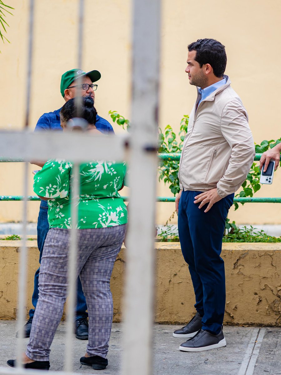 Le he estado dando seguimiento al compromiso que asumí la semana pasada sobre la falta de cupos escolares.

Hoy continué visitando centros educativos públicos para ver de cerca la situación.

Toca seguir escuchando y levantando información. Pronto presentaremos un diagnóstico y