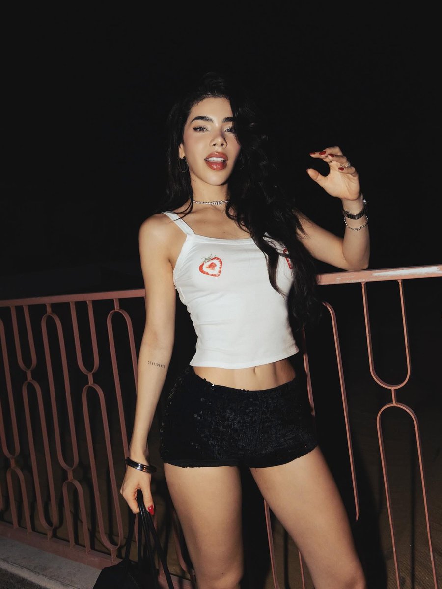 Kenia Os para sus vacaciones de pre-cumpleaños en Puerto Rico. 🇵🇷