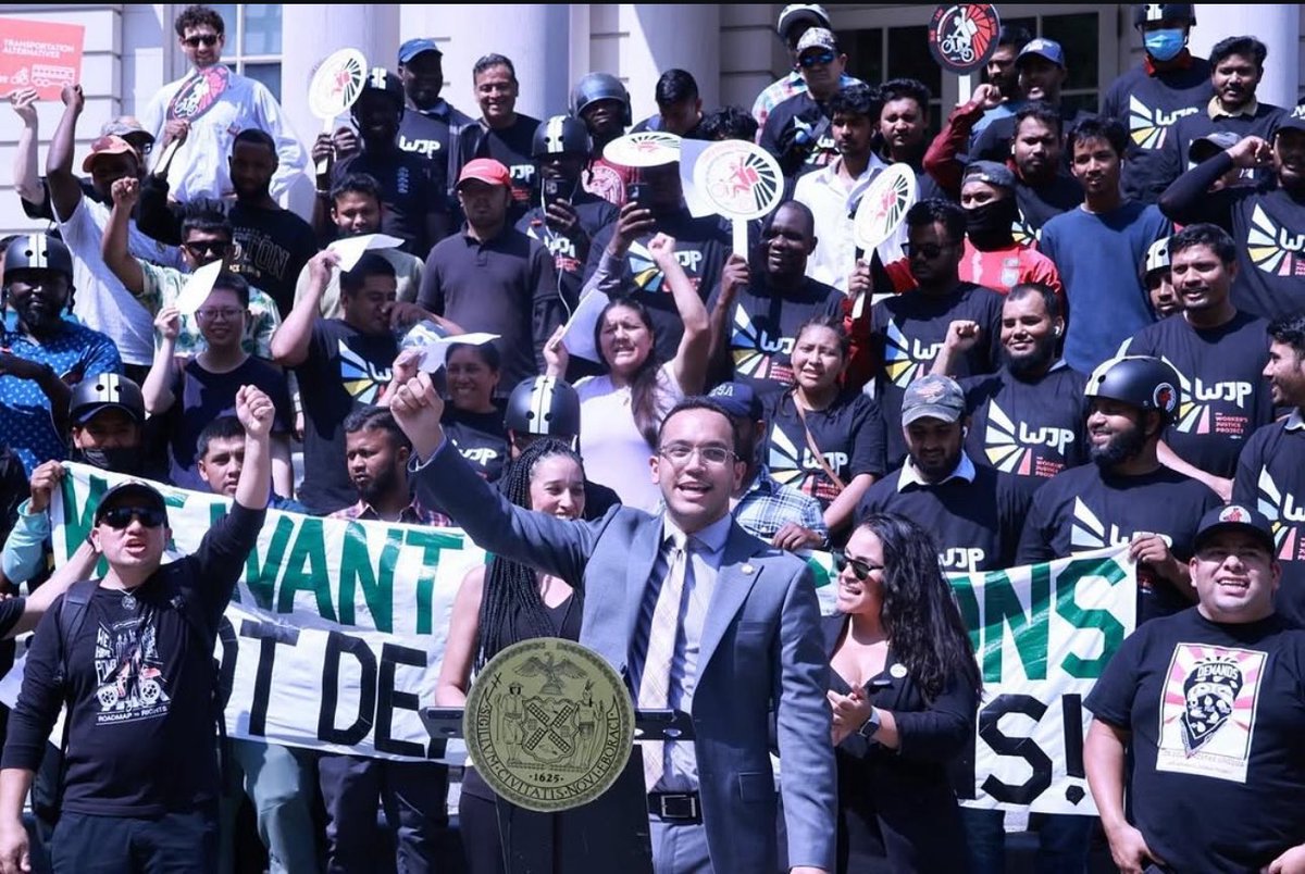AjcheGustavo's tweet image. Today, we showed up at the press conference as @LosDeliveristas, using our diversity as our power to demand what we deserve: tip and pay transparency, and respect.
It has taken nearly five years of organizing in the streets and at City Hall to get to this moment—and our fight is…
