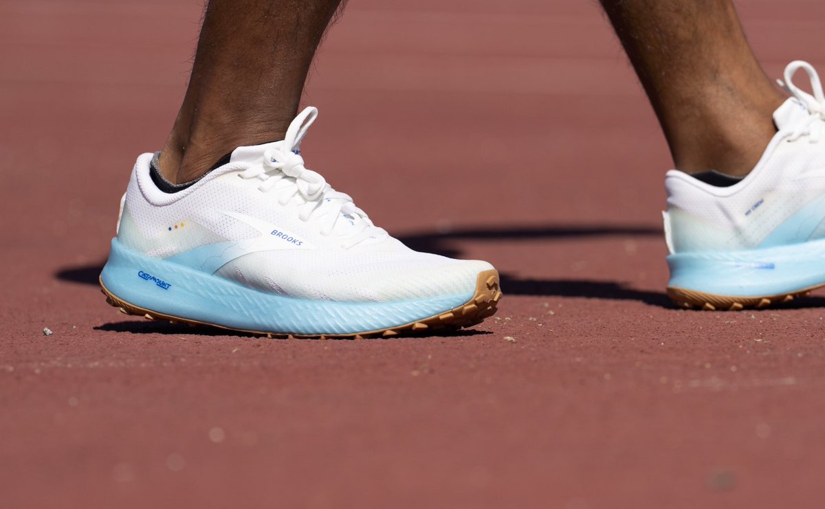 Getting in a good track session before heading to work. Nothing beats starting off with priority number one.

#running #fleetfeetmenlopark #fleetfeet #bayarearunning