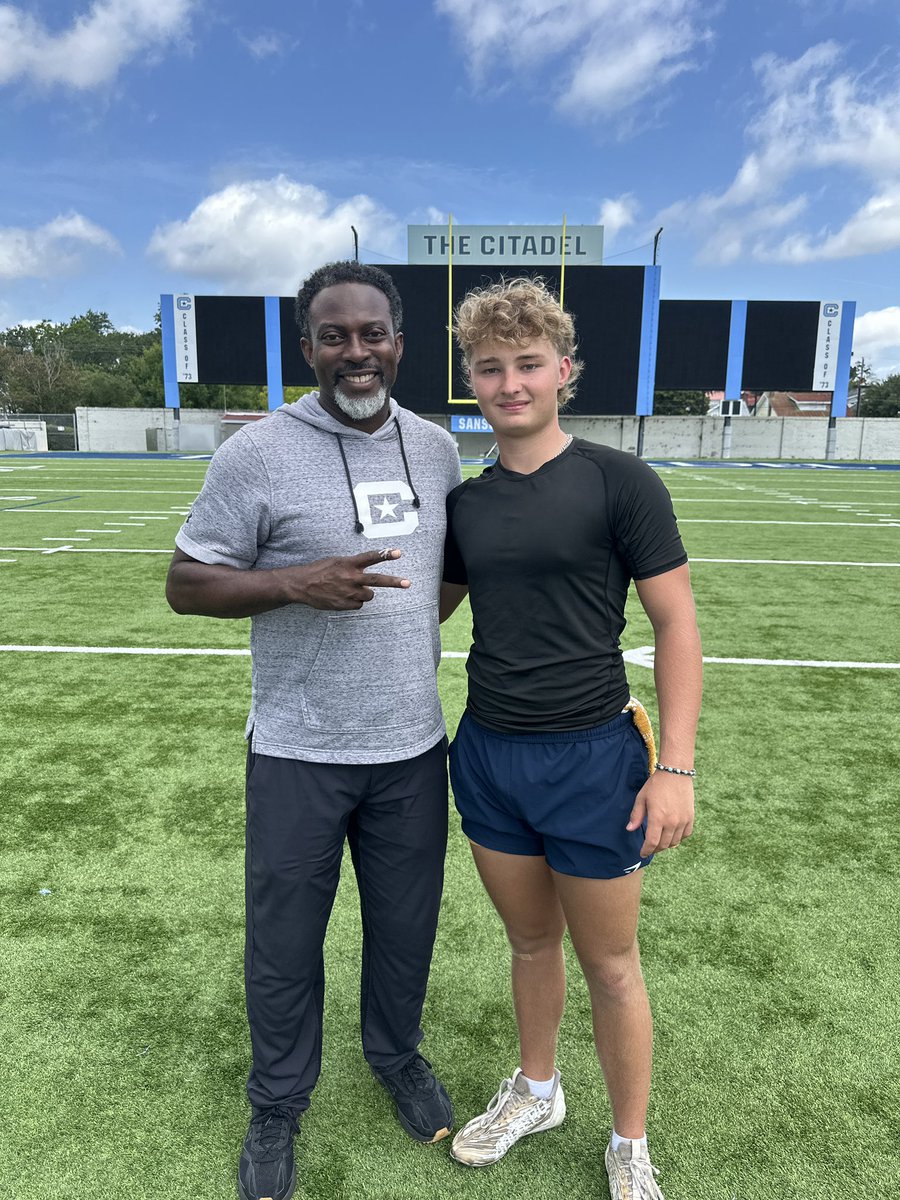 Josh6Murray's tweet photo. Had a great time last Friday back in Charleston at The Citadel. I had the opportunity to learn a lot and perfect my craft with some of the best!
Thank you Coaches for having me!
@CoachCoax17 
@KoachDrayton 
@TheCitadelFB 
@CitadelFootball 
@JohnNHarmon 
@LHSWildcatFB https://t.co/0dd3FpdPFv