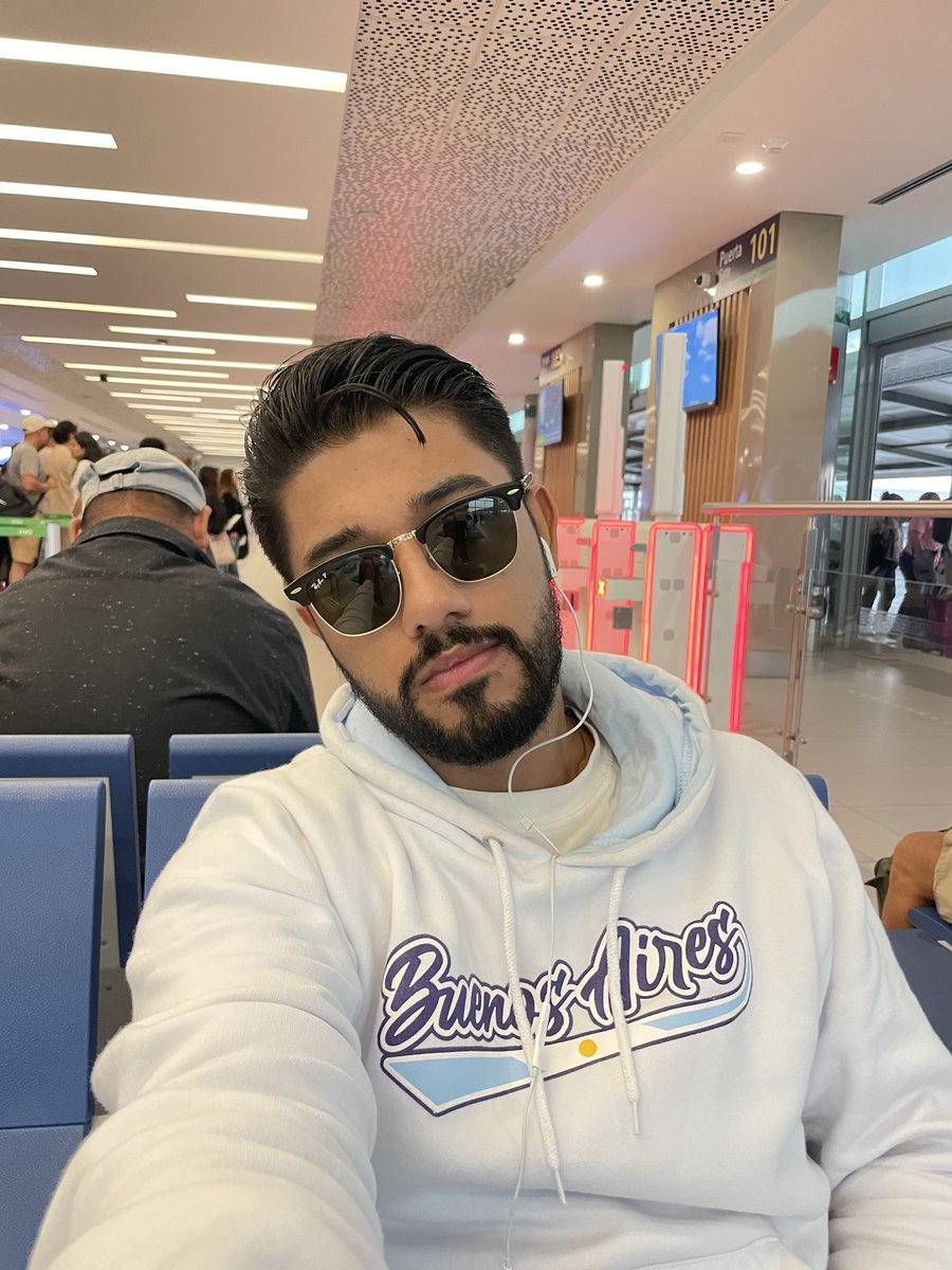 en vista de q nadie m peló en cdmx voy a gdl ✈️ a ver si ahí sí me detonan :(