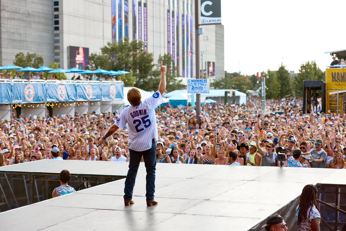 CharlesWesleyG's tweet image. Hell of a time at the @WindyCitySmoke Y’all were tough hanging with us through that hottest part of the day! Appreciate y’all so much! See you again soon Chicago!
📸 @equirk