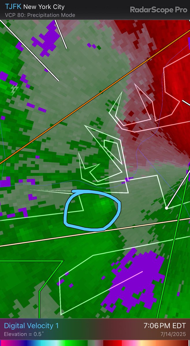ColeWeather25's tweet image. Probably a waterspout along outflow boundary west of JFK.