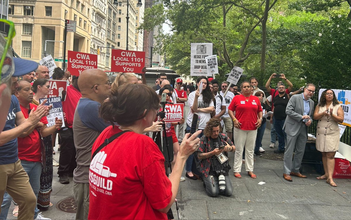 NYTGuildTech's tweet image. Standing proudly with @NYDNUnion in their fight for fair wages, benefits and job security. We were fighting the same fight last fall, and will be there again - we know what we can accomplish in solidarity ✊💪
