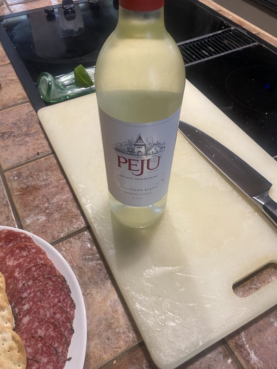 on the menu at casa dd cueva tonight is a charcuterie of salami’s and brie with my infamous asparagus(baked in olive oil/sea salt/truffles) with atlantic salmon, paired with great white wine!🥂