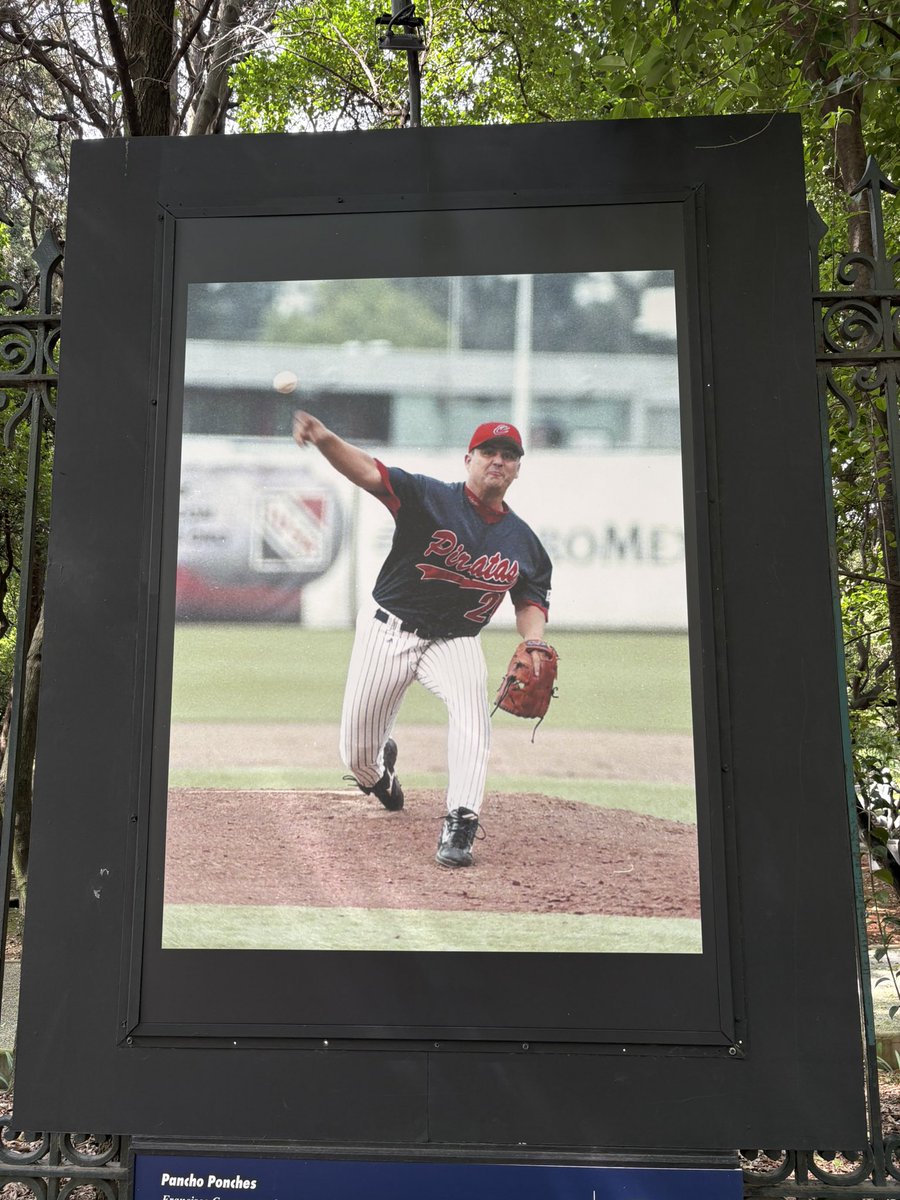 Cytito33's tweet photo. @panchoponches20 Saludos paisano , mira lo que me encontré en la cdmx ⚾️ https://t.co/mcOfCr0JQ0