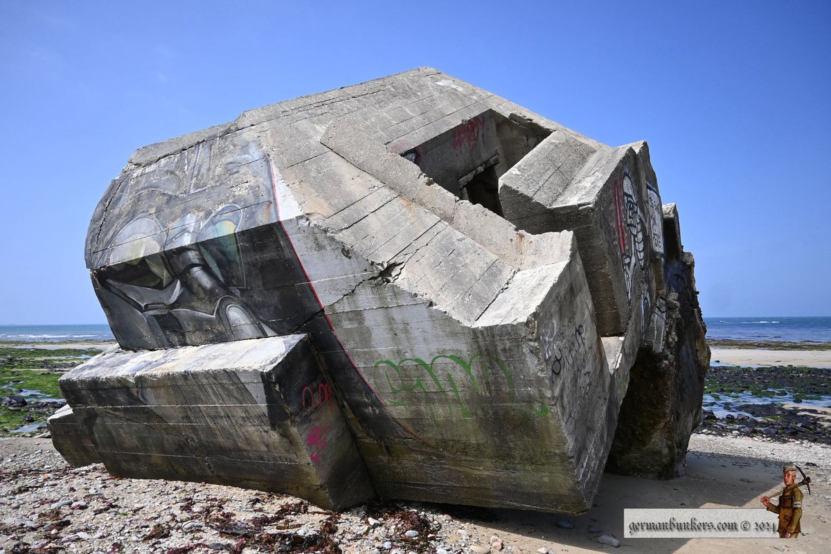 germanbunkers's tweet image. This is WN 227 Landemer situated on the western approaches to Cherbourg and within close proximity to MKB Landemer. On the beach here you will find two 667 type bunkers and one Tobruk. Buried in the field behind the beach are a 607 and 622 type bunkers. #WW2