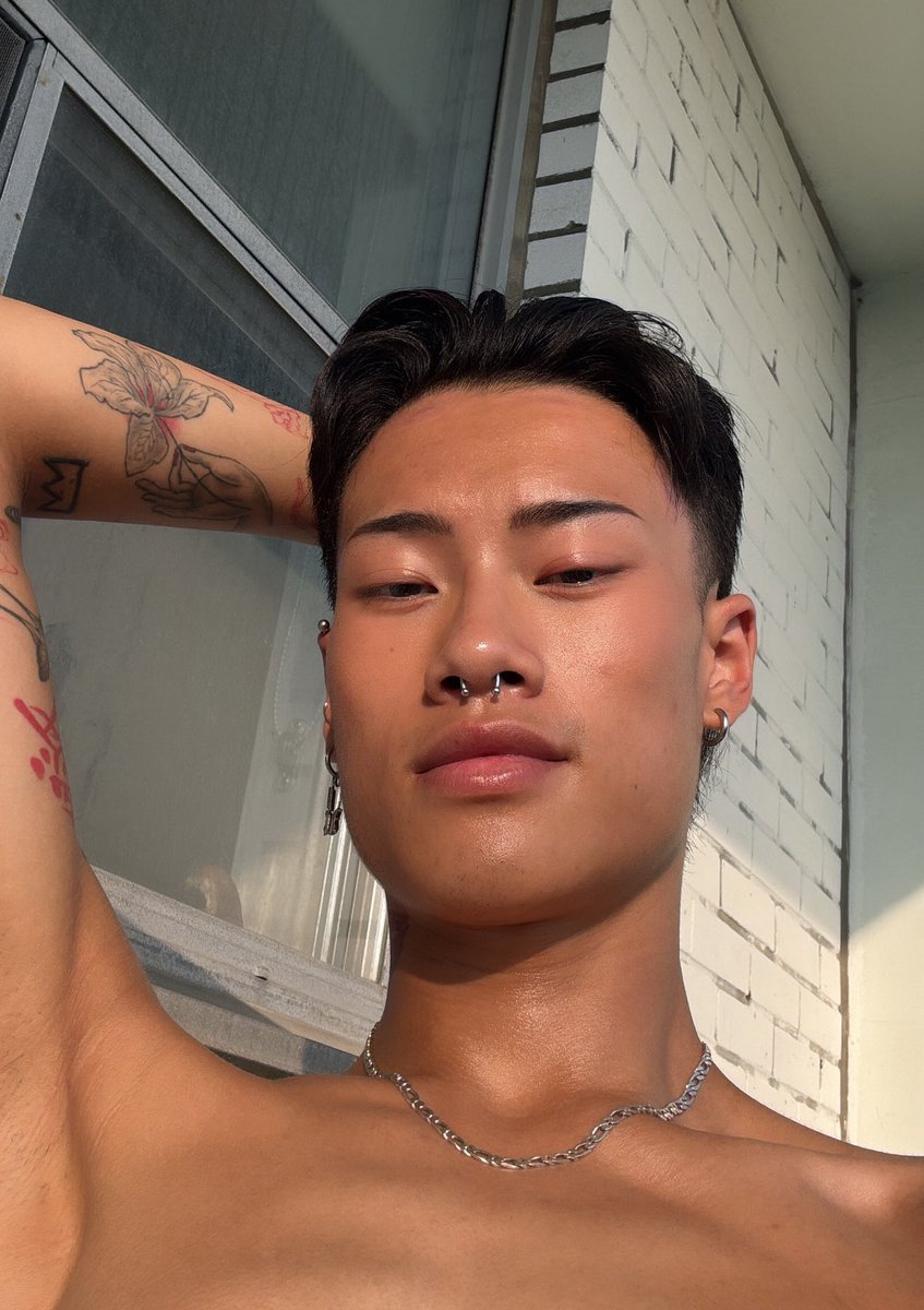 “Can't you see I'm trying to get some sun... sunlight on the skin” ☀️💛