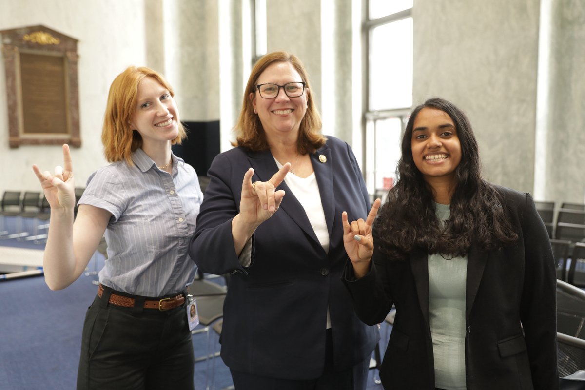 RepJulieJohnson's tweet image. Had the best time speaking with Capitol Hill interns today for our Intern Lecture Series.
I reminded them that our democracy works when young people get and stay involved.
To every intern: thank you for all you do, and never stop pushing for a better future!