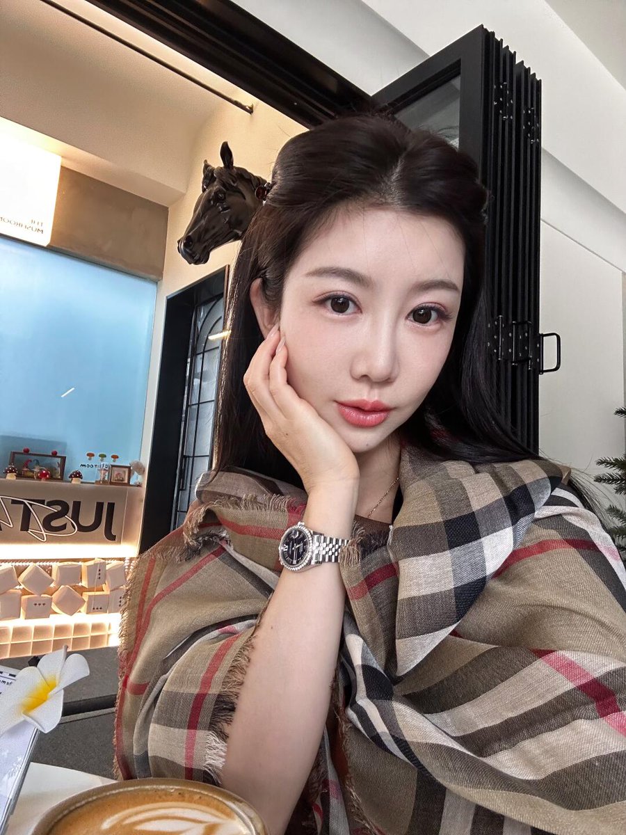 Daanisiko98's tweet photo. Retro plaid is timeless @Retroplaid @clothes @beauty @desert @cake @coffee https://t.co/S438k9tWqX