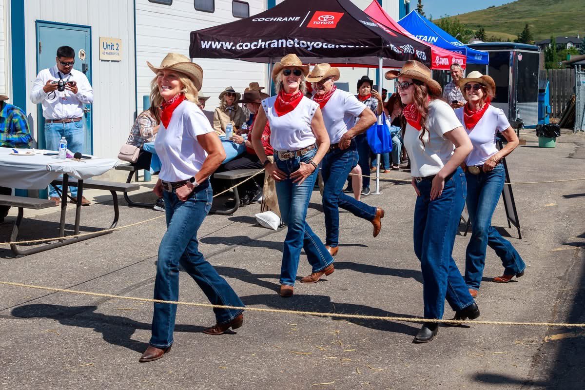 PeterGuthrie99's tweet image. What a fantastic Friday at the Annual Airdrie-Cochrane Constituency Stampede BBQ!
The turnout was incredible, the energy was high, and the community spirit was on full display. Thank you to everyone who came out to enjoy the sunshine, test their luck with some great prizes, kick…