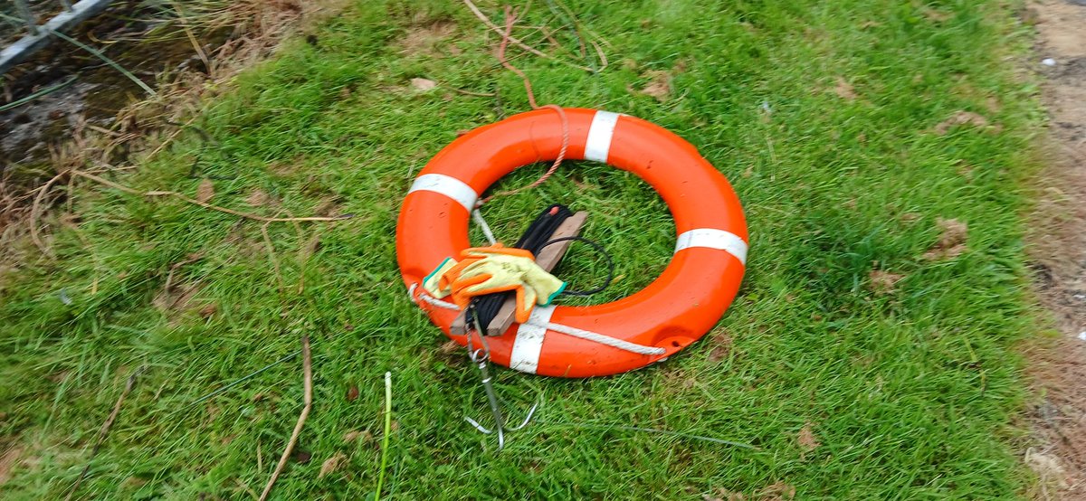 AlistairFergu11's tweet photo. 2 bags today, and a bit of lifebelt bullseye. This is the 58th ring we have lifted from the Rivers Leven or Clyde. #litterpicking #litterfree #Cleanup #ReportingLitter #keepbritaintidy
#SpringCleanScotland #KeepScotlandtidy
#Scotlandisbeautiful
@SustransScot #OneMillionBags https://t.co/Bc2Bva6dtd