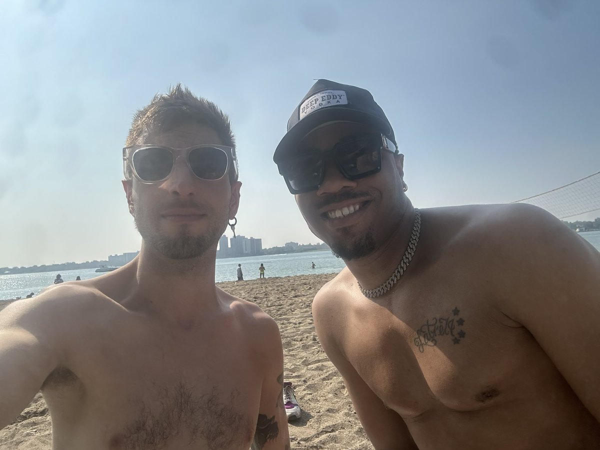 austxxstone's tweet photo. Beachtime https://t.co/xwkPIytQmn