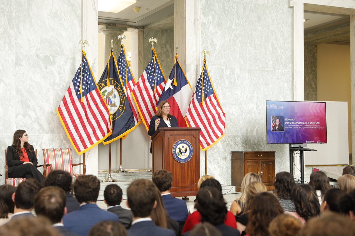 RepJulieJohnson's tweet image. Had the best time speaking with Capitol Hill interns today for our Intern Lecture Series.
I reminded them that our democracy works when young people get and stay involved.
To every intern: thank you for all you do, and never stop pushing for a better future!