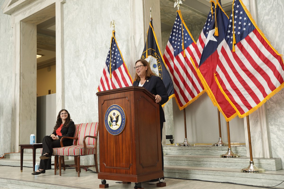RepJulieJohnson's tweet image. Had the best time speaking with Capitol Hill interns today for our Intern Lecture Series.
I reminded them that our democracy works when young people get and stay involved.
To every intern: thank you for all you do, and never stop pushing for a better future!