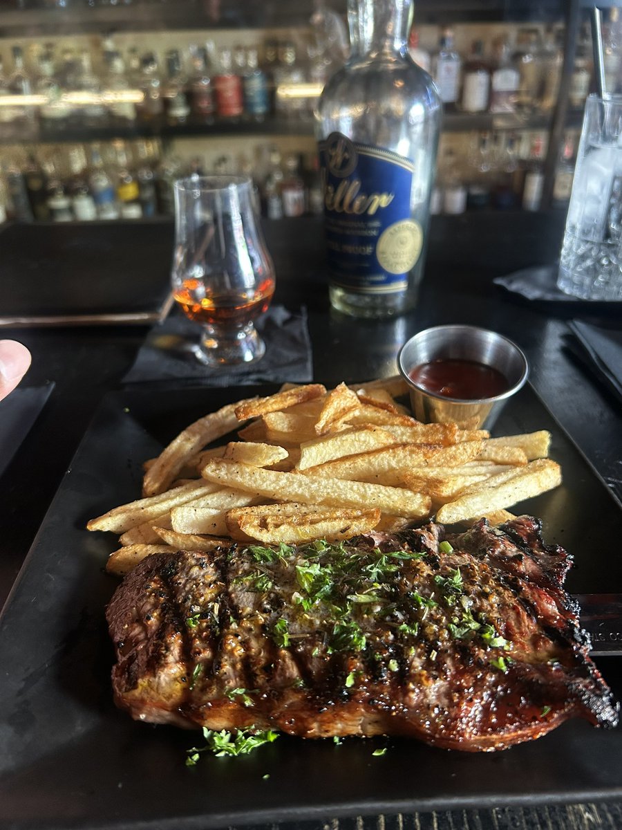 JB_TheLastDrop's tweet photo. Finally got to try #StarHillFarm at @WhiskeyHouseSD & finished off their #WellerFullProof private barrel. Such a damn good pick. https://t.co/6jvruIAJcj