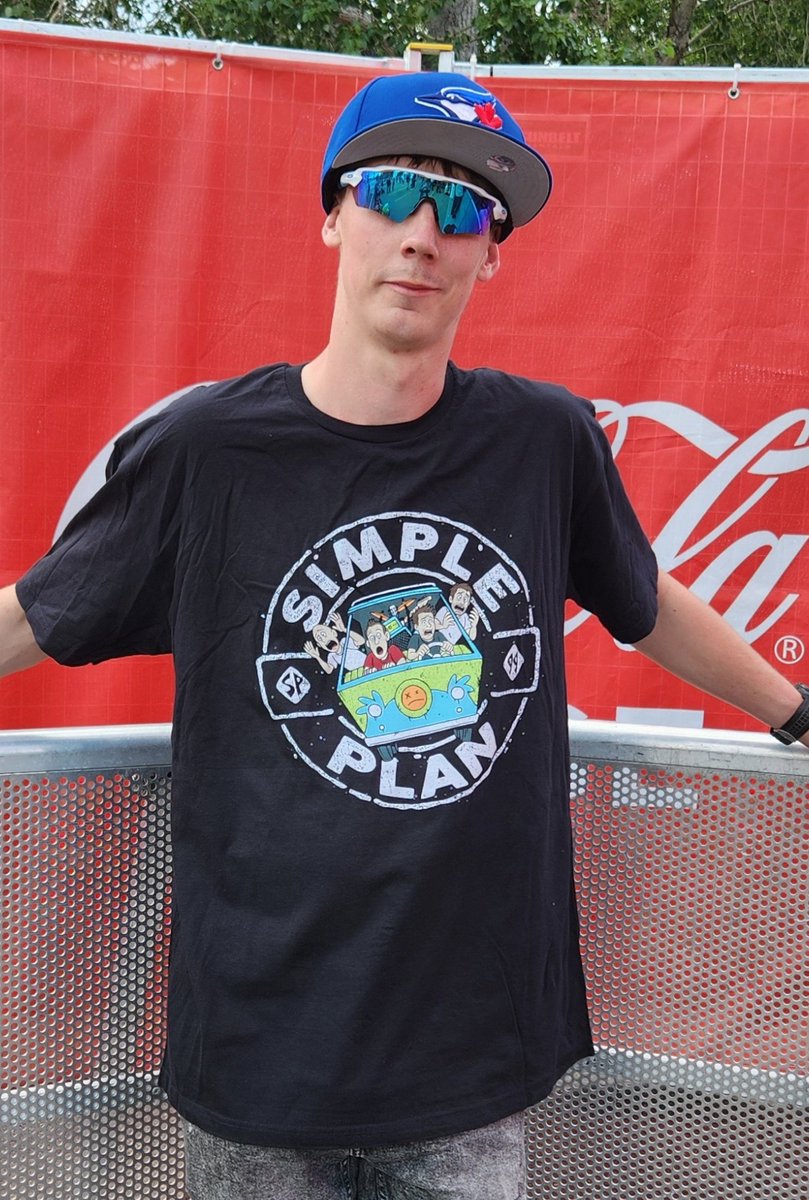 AuroraWusky69's tweet image. I got to watch one of my favorite Canadian bands at the Calgary Stampede last night .. simple plan rocked the stage so well i even lost my voice from all the singing i did to all the songs I love β€οΈ
Thanks @simpleplan for the fantastic show
#RockAndRoll #CalgaryStampede