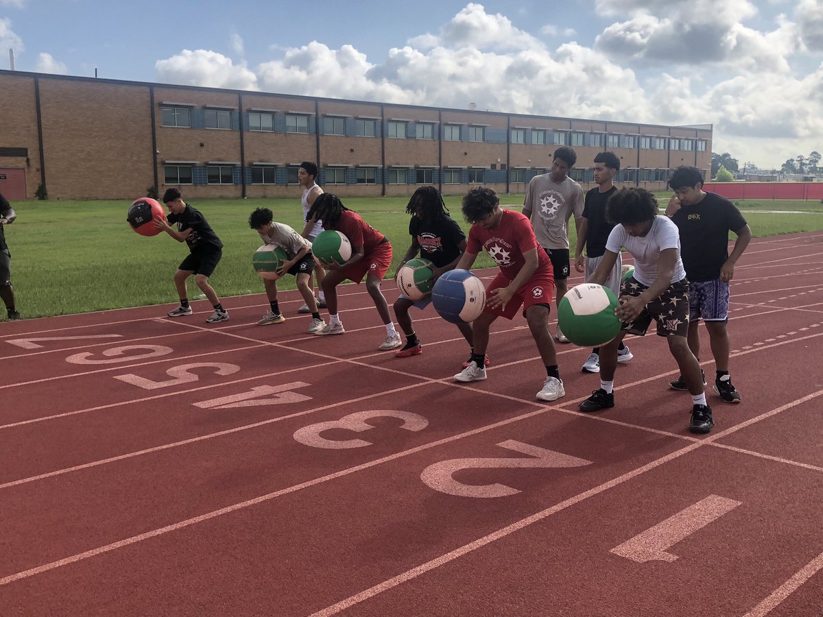 coachb_ware's tweet image. Great 1st day of the last week of Summer Speed, Strength, & Conditioning! Love the commitment our kids have shown all summer! @GoBigRedFB #GoBigRed #ChangeGonnaCome #RideTheMailRoute @AthleticsAisd @DeanColbert5