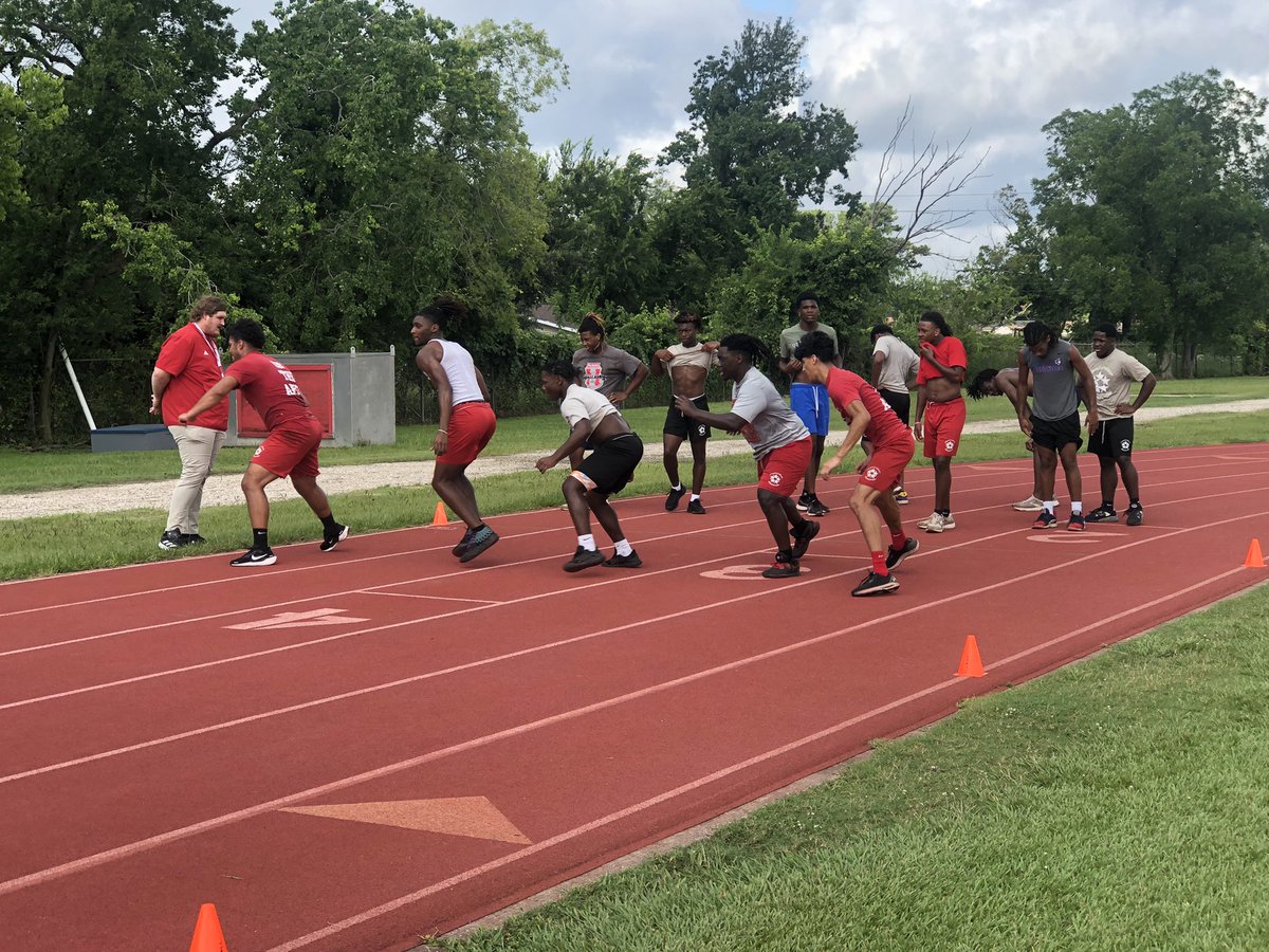 coachb_ware's tweet image. Great 1st day of the last week of Summer Speed, Strength, & Conditioning! Love the commitment our kids have shown all summer! @GoBigRedFB #GoBigRed #ChangeGonnaCome #RideTheMailRoute @AthleticsAisd @DeanColbert5