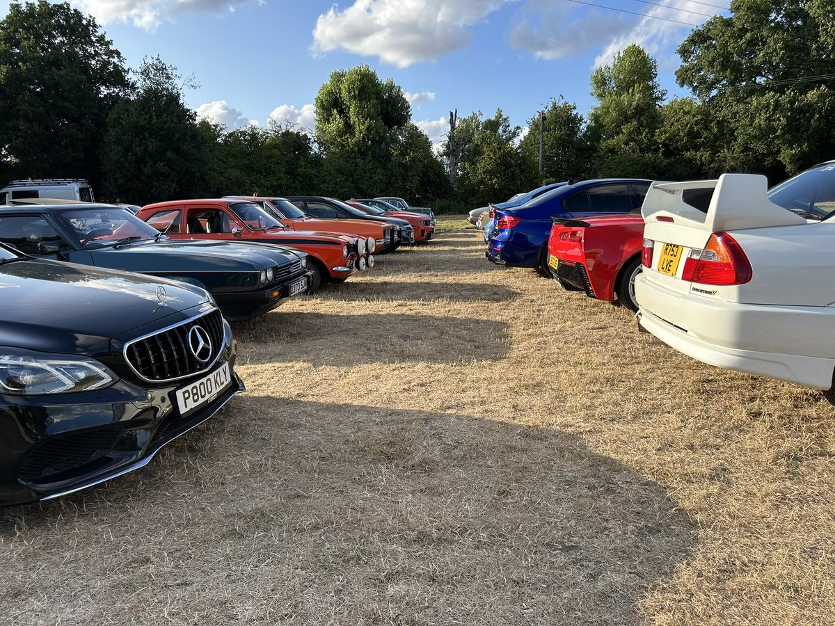 veedubhev's tweet image. A handful of photos from tonight’s meet. 140 vehicles raising £280 and 50 cents (not a typo), for @KEMPHospice 😊