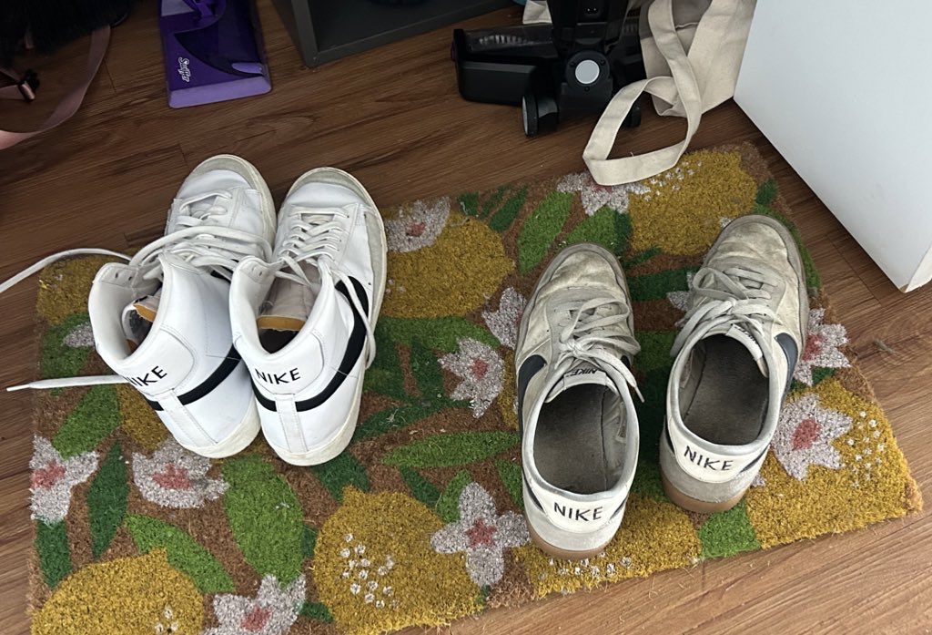 JDabknee's tweet image. Always funny to see another guys pair of shoes when I get home. Being open can be so funny 😉 — looks like I’ll be making dinner quietly tonight 🤫
