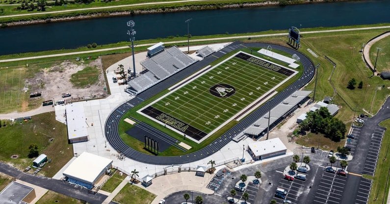Venice (Fla.) posts updated images of $12-million football stadium 🏟️ 

on3.com/high-school/ne…