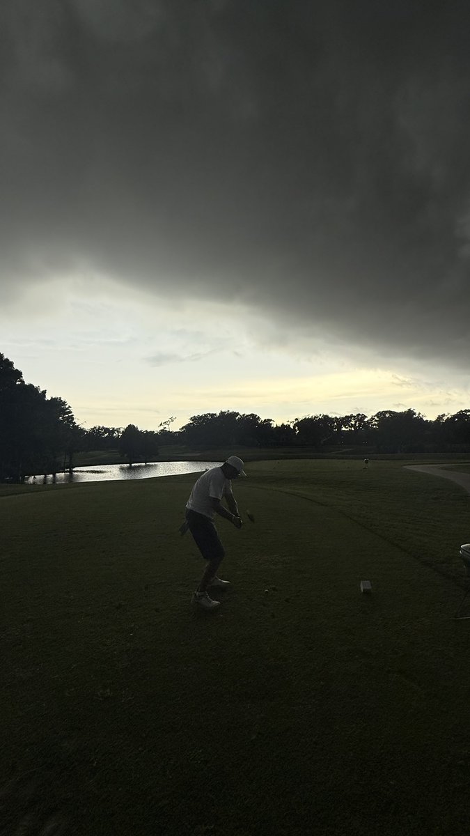 We got out just after I took this shot <a href="/mcclureWX/">Brian McClure</a> in Countryside bro 🤯