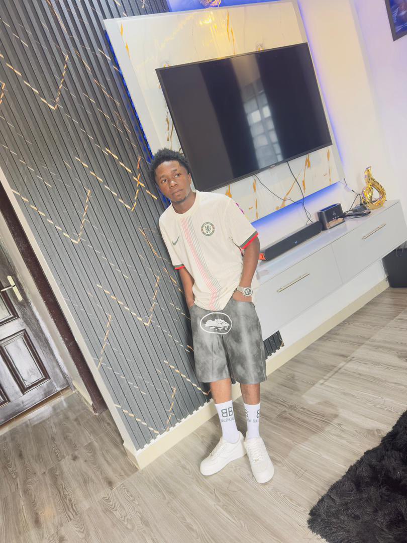 LeonelN43121's tweet image. Thank you so much lord 
Another year older, another year wiser 😜
Birthday vibes only 🎉🎂
Surrounded by love, cake, and good times 🍰❤️
Age is just a number, but cake is mandatory 🍰😋 #birthday #july4thweekend #15July #July15 @highlight