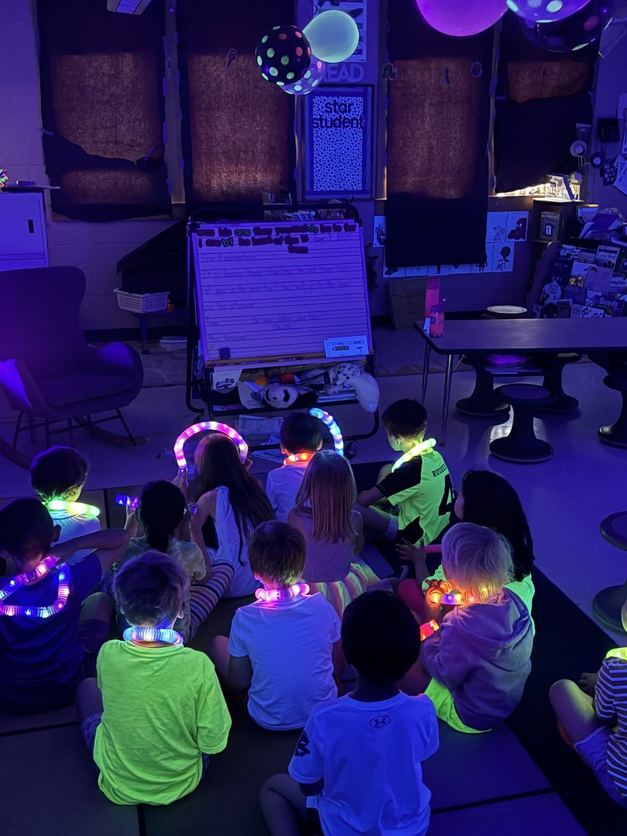 MrsVinKinder's tweet image. If we haven’t met…
I’m Emily, a kindergarten teacher in Maine, preparing for year 20!
I work hard to create a classroom space that makes all kids feel welcome & loved. Throughout the year, we become a classroom family.💙
Please RT to help my class!
amazon.com/hz/wishlist/ls…