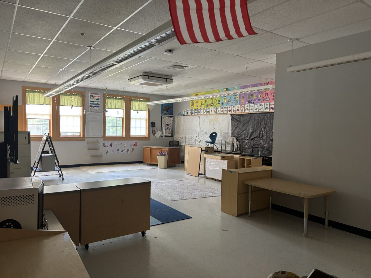 MrsVinKinder's tweet image. If we haven’t met…
I’m Emily, a kindergarten teacher in Maine, preparing for year 20!
I work hard to create a classroom space that makes all kids feel welcome & loved. Throughout the year, we become a classroom family.💙
Please RT to help my class!
amazon.com/hz/wishlist/ls…