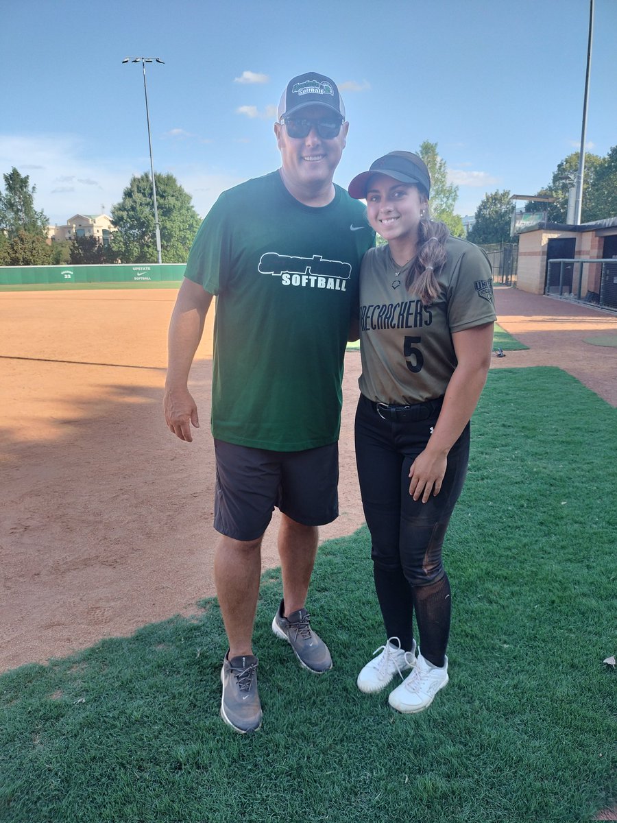 vthomas2028's tweet image. So honored to get to spend the day at @UpstateSoftball and to learn so much about the physical and mental side of the game that I get to take back home with me. Thank you so much @jwint11 @PACKUPSTATE @Coach_TMeds @HawkinsChawkins and the players for an amazing camp!!