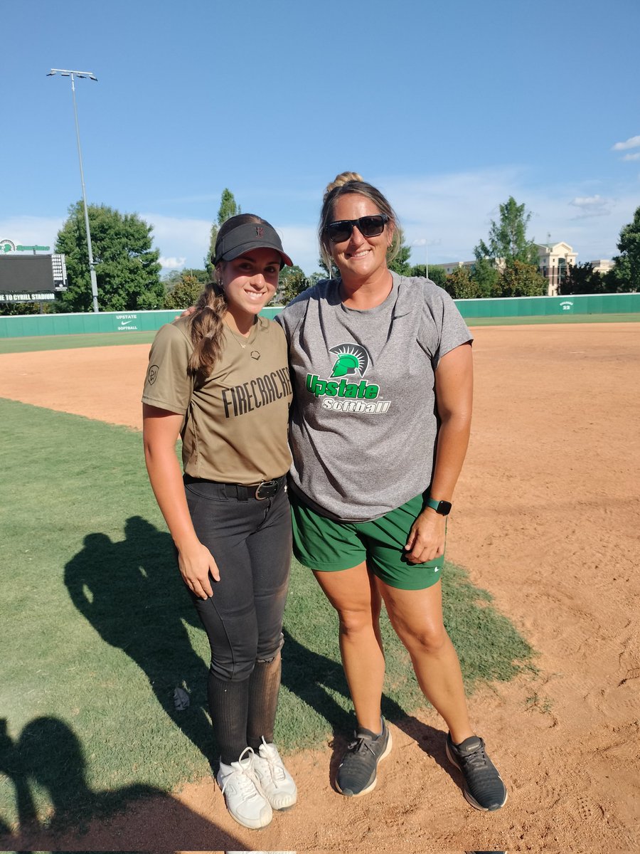 vthomas2028's tweet image. So honored to get to spend the day at @UpstateSoftball and to learn so much about the physical and mental side of the game that I get to take back home with me. Thank you so much @jwint11 @PACKUPSTATE @Coach_TMeds @HawkinsChawkins and the players for an amazing camp!!