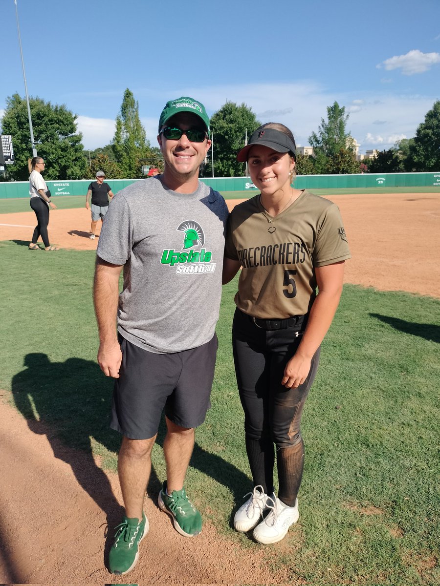 vthomas2028's tweet image. So honored to get to spend the day at @UpstateSoftball and to learn so much about the physical and mental side of the game that I get to take back home with me. Thank you so much @jwint11 @PACKUPSTATE @Coach_TMeds @HawkinsChawkins and the players for an amazing camp!!