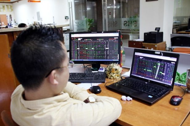 fns_francis's tweet photo. Vietnam's Market Leap Shows a Change in Direction

Foreign direct investment (FDI) is up 32.6% from last year to $21.5 billion. The stock market is expected to get an upgrade by September 2025. Major U.S. projects include LEGO ($1.3 billion), Trump Org ($1.5 billion), and SYRE ($1 billion).

This isn't just a story about growth in Southeast Asia; it's a change in the way the world works.

The West is changing the way trade routes work. Vietnam is now the best place for companies that want to leave China. But the speed and size of U.S. capital inflows mean something more.

The government has implemented reforms to omnibus trading. The KRX system is being rolled out. The rules for pre-funding foreign funds have been thrown out. We're watching Vietnam get ready for global capital flows by making its economy more liquid.

📉 Vietnam's dependence on China decreases. 
📈 Vietnam's capital markets become more modern. 🧱 Foundation laid for infrastructure to reset cross-border finances

But don't get too excited.

Dependence works both ways. The same investors who were spreading their money around China are now focusing on Vietnam. Sovereignty risks change, but they don't go away.

And what about the U.S.? This is leverage.

Use this economic alignment to set up deeper bilateral currency agreements, trade zones backed by commodities, or even gold settlement corridors that are already in place in ASEAN.

That's how you turn a market upgrade into a money wedge.

Vietnam is getting stronger, but who will make the next rules?

https://t.co/XCvzvoc0Kq