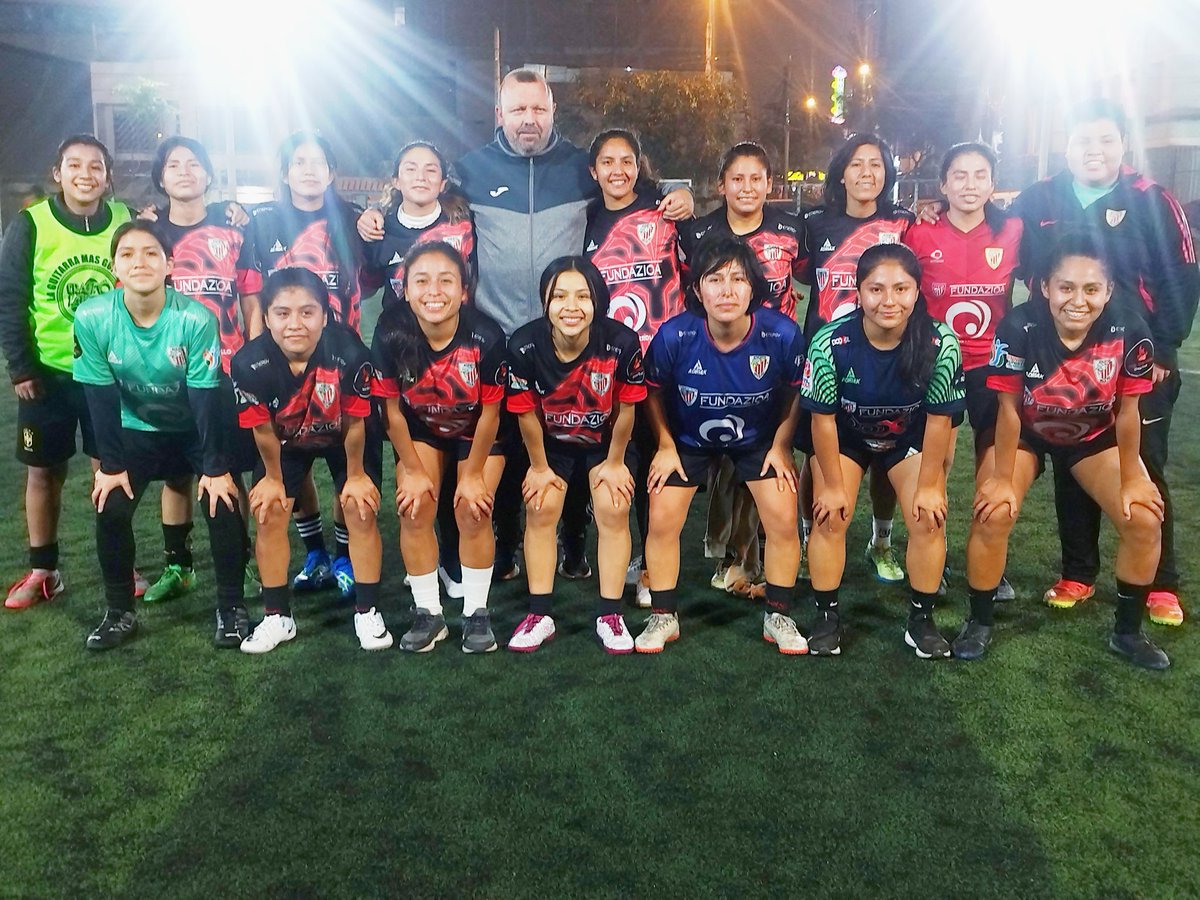 Desde hace una semana se encuentra con nosotros ,Aitor Alonso, como todos los años apoyando y supervisando las diversas actividades que nuestro club viene realizando en Villa el salvador.

#SomosAthleticVilla 
#SomosFamilia 
#futbol2025