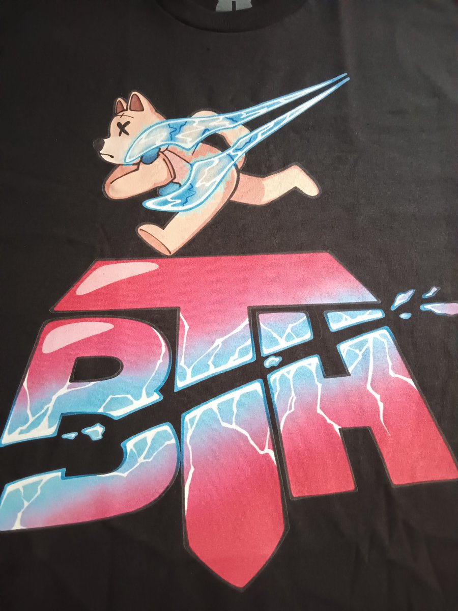 <a href="/OpTicMaNiaC/">Nick Kershner</a> <a href="/richandlonely/">RICH AND LONELY</a>  giveaway shirt came in today 🔥