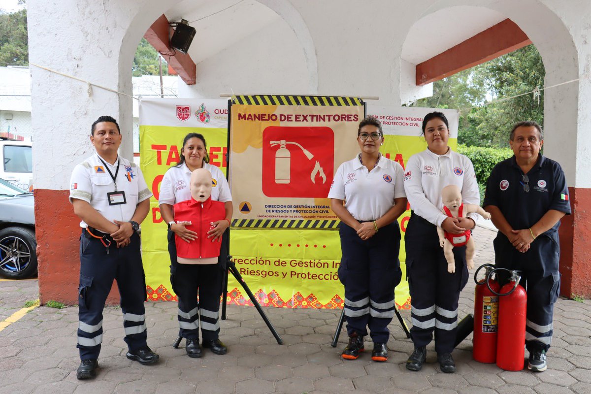 👷🏽👷🏻‍♀️ Iniciamos la semana trabajando para que el turismo sea sinónimo de seguridad, a través de la Dirección de Protección Civil, capacitamos a prestadores de servicios del Embarcadero Zacapa para que cada paseo sea seguro para visitantes, turistas y para nuestra propia comunidad.