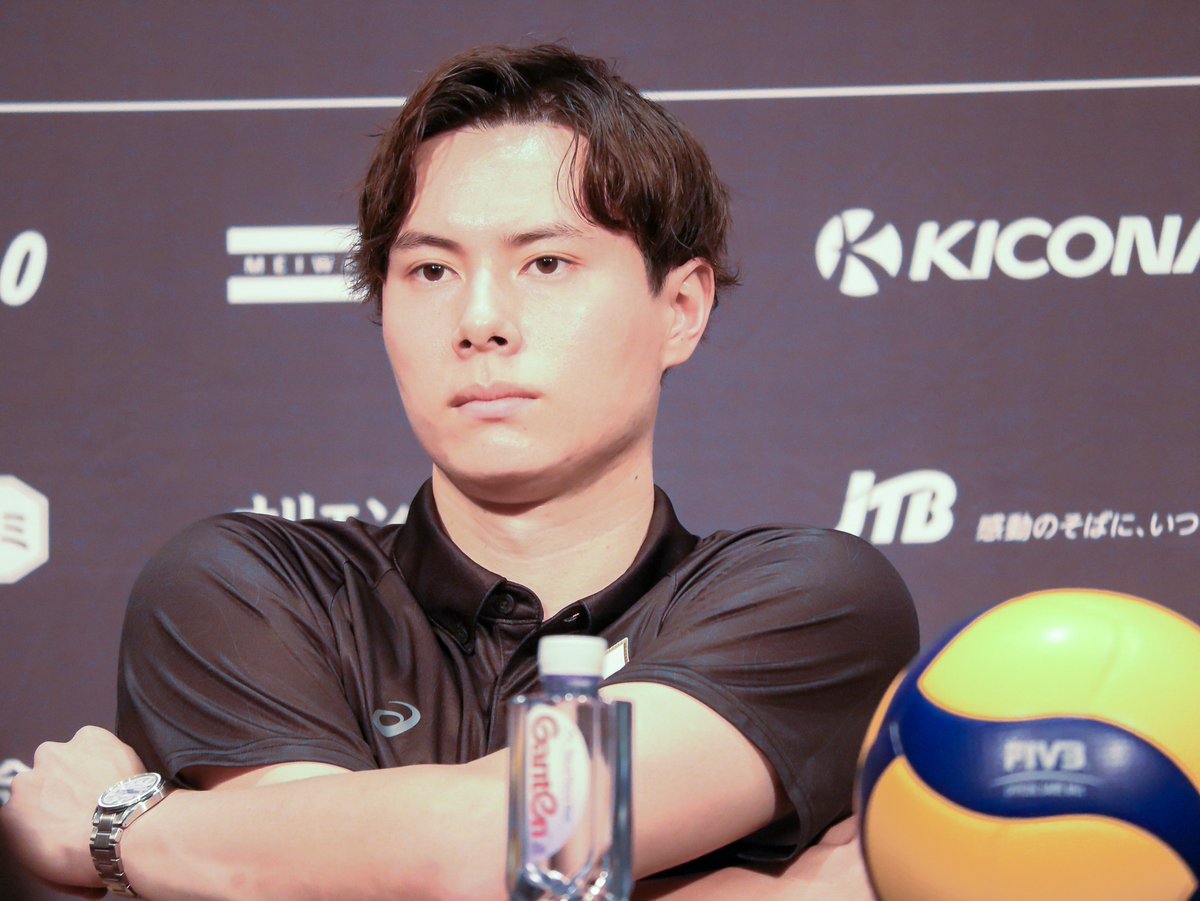 He’s so cute and handsome 🥰🫶🏻

📸 hochi volley