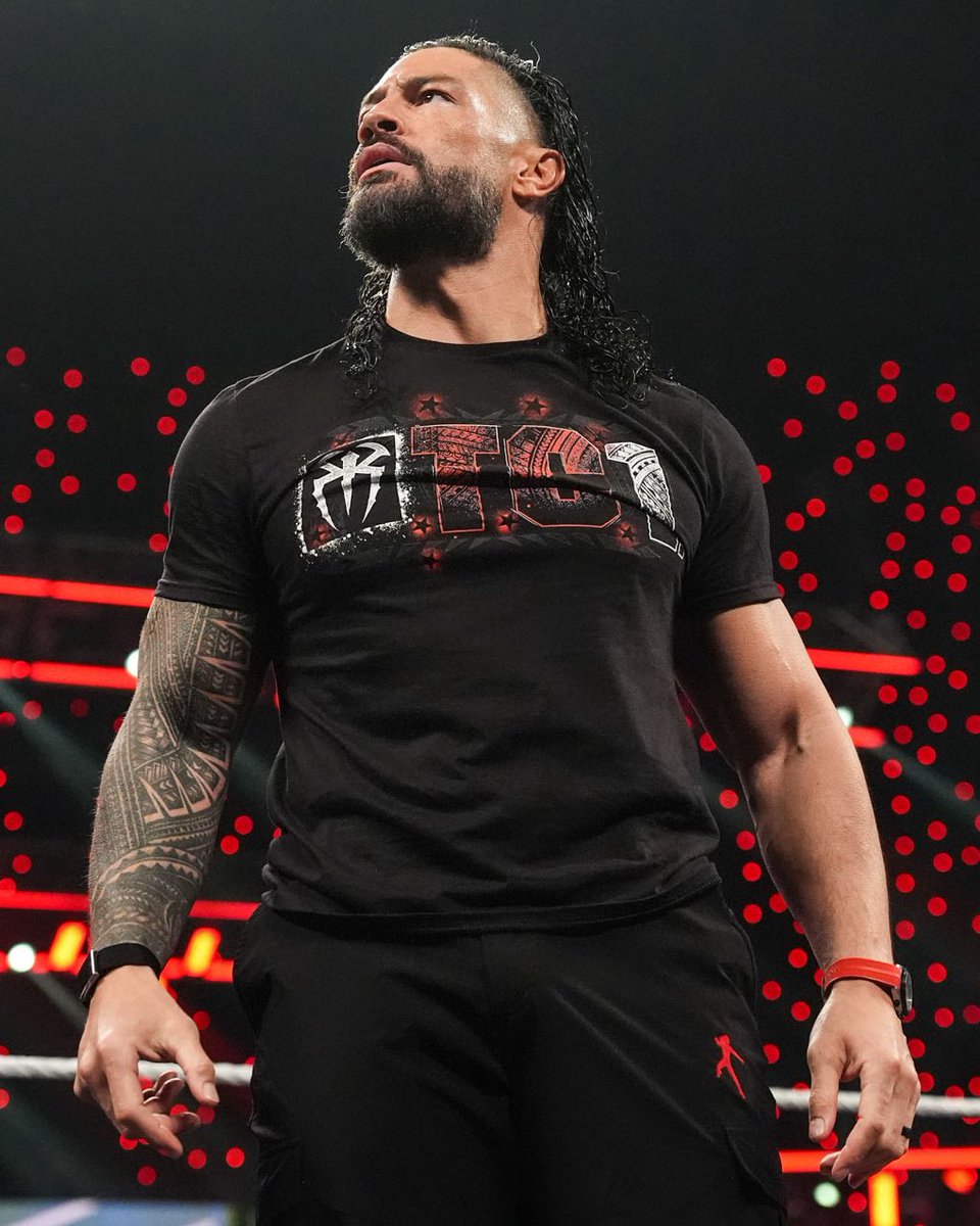 WWEIndia's tweet image. .@WWERomanReigns is BACK = Your reactions?! 🤯

#WWERaw