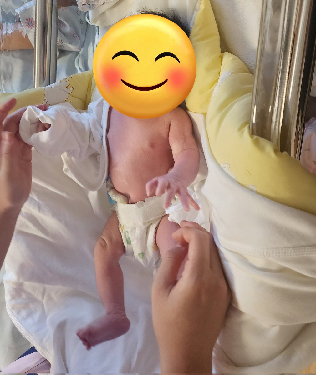 sunshine_sw415's tweet photo. 11일에 무사히 출산했습니다👶
세번의 출산은 없댜...
둘째 출산 넘나 힘들었슴다..ㅠ https://t.co/OnaQKBS9xs