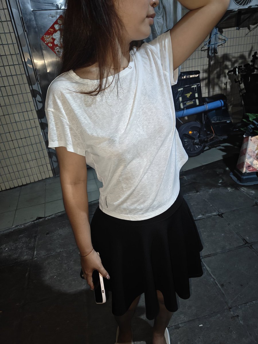 Woaiji8's tweet photo. 服务员瞪大眼睛，唔知有无赠品呢？ https://t.co/VoOAC80G5f