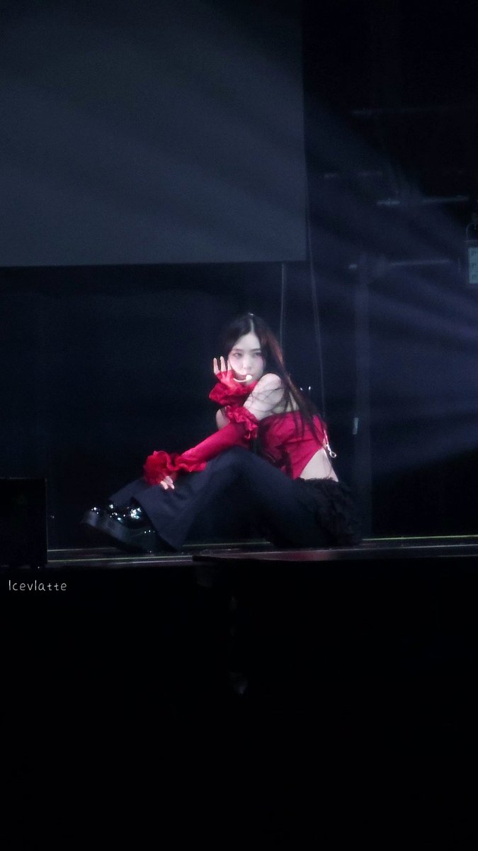 _Icevlatte's tweet photo. 250712 BALANCE in macau
I like this feeling🐰🐻

#슬기 #SEULGI #아이린 #IRENE #레드벨벳 
#RedVelvet_IRENE_SEULGI_BALANCE https://t.co/meaQX2cAVm